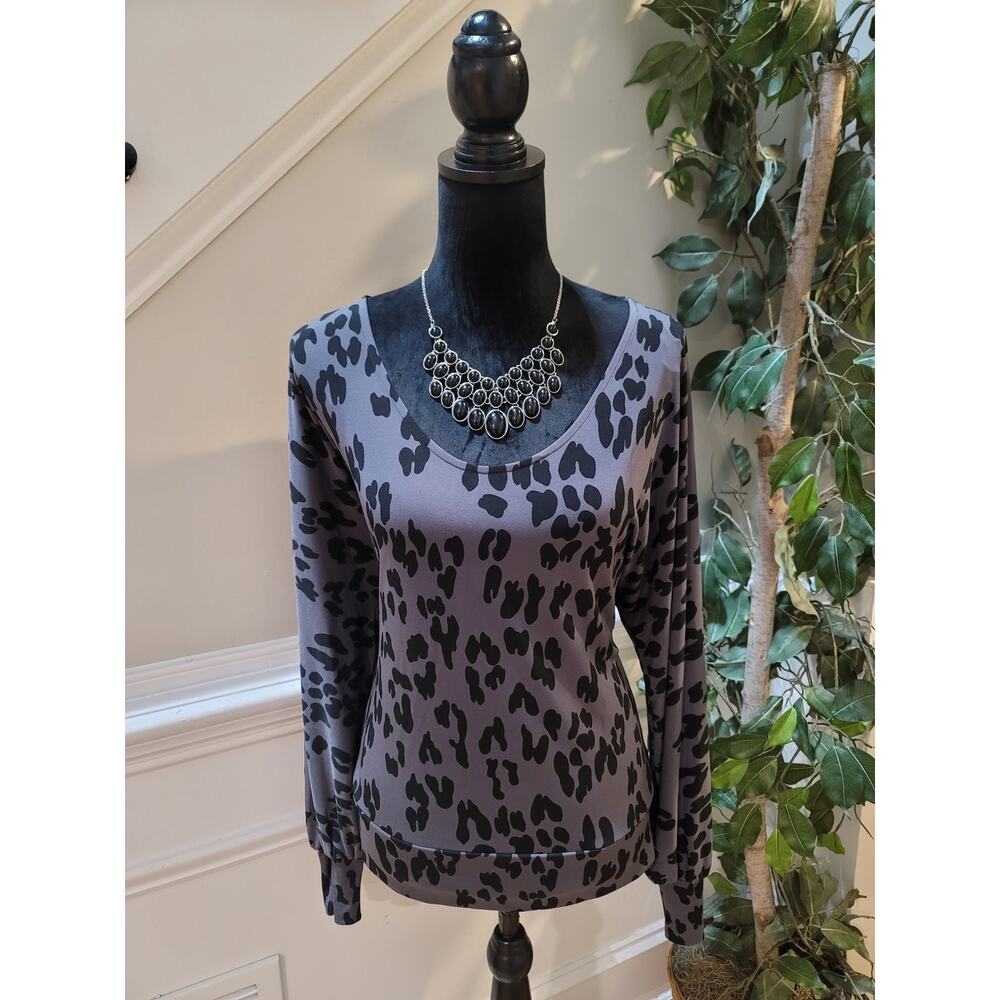 The Limited Shirt Women's Size M Gray Leopard Long Sleeve Pullover Stretch Top